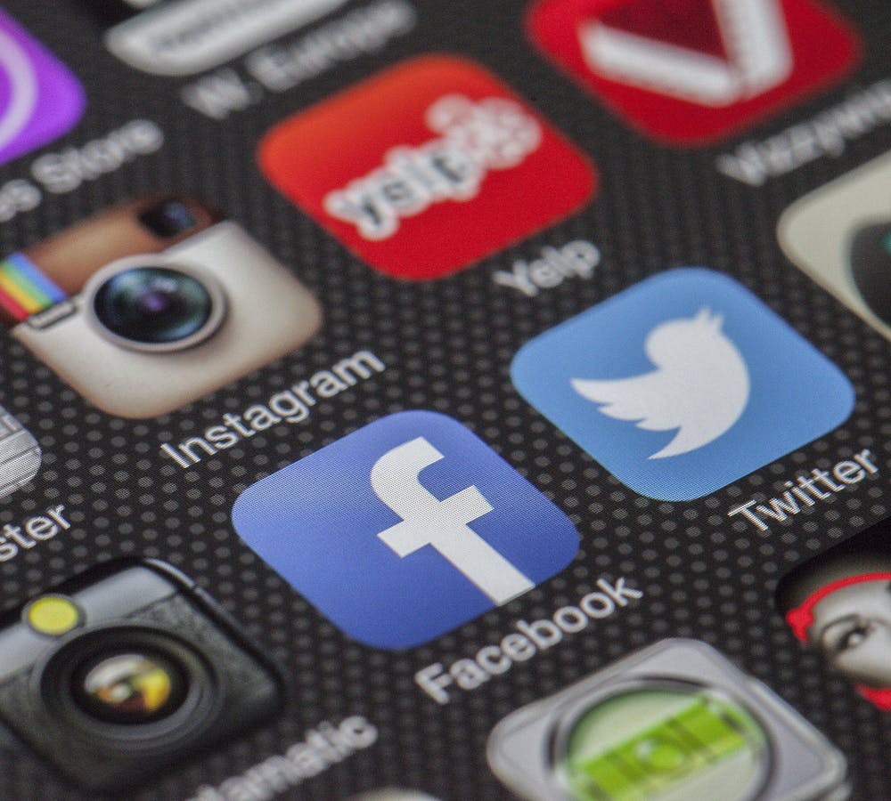 twitter-facebook-together-exchange-of-information-147413-1